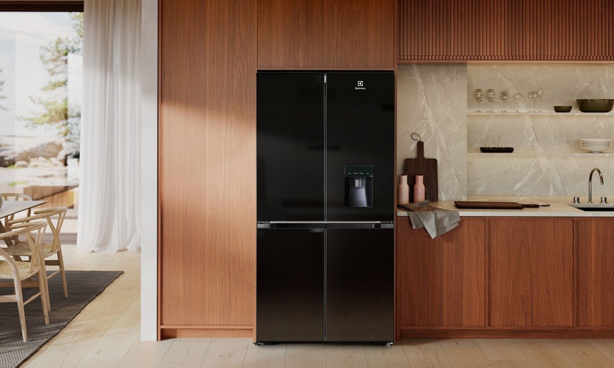 Tủ lạnh Electrolux 4 cánh 563L EQE5755A-B
